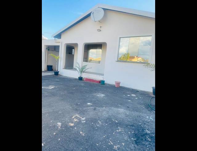 2 BEDROOM HOUSE FOR SALE IN NEWLANDS WEST